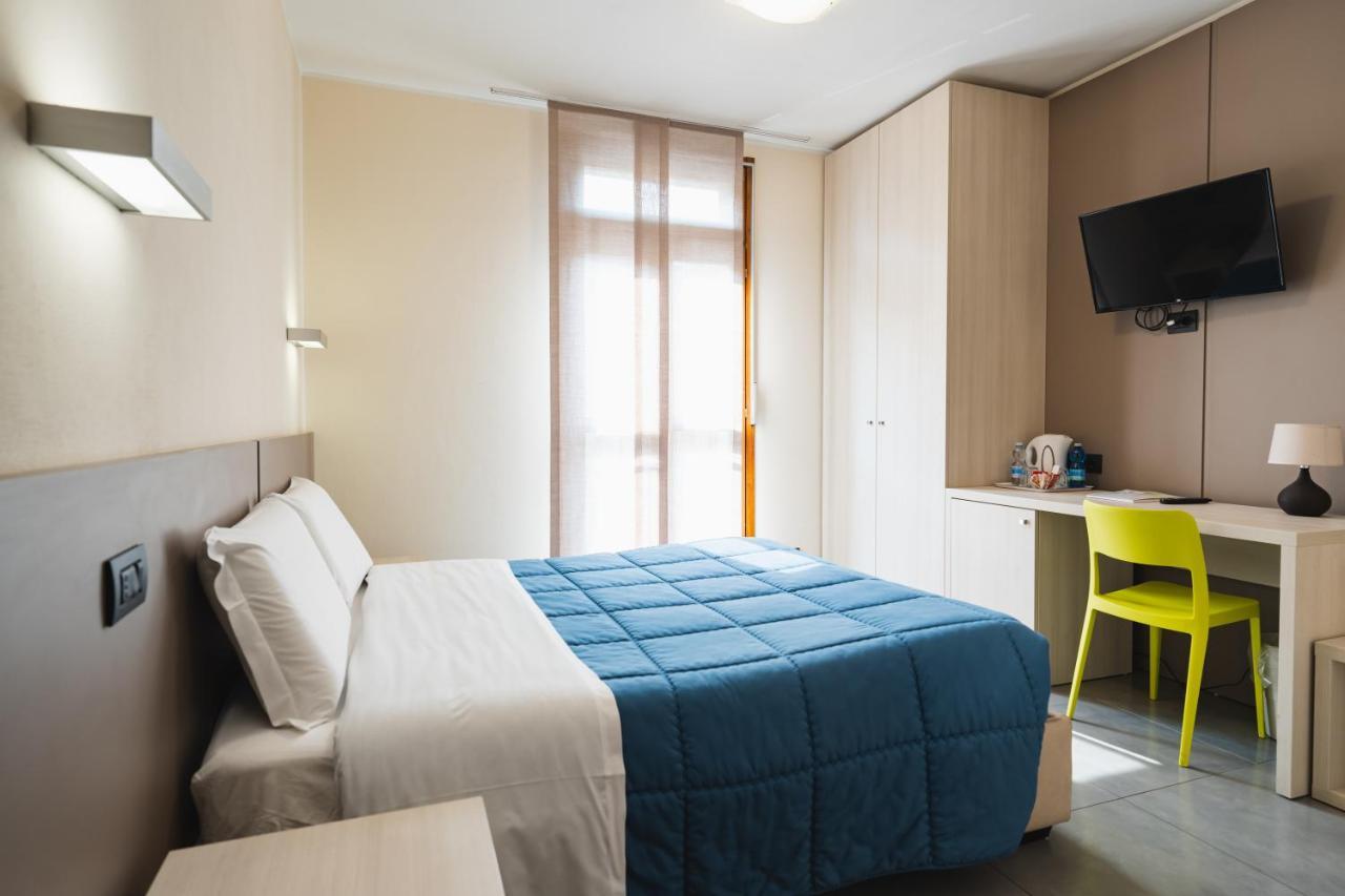 Parini Hotel Bosisio Parini Exteriör bild