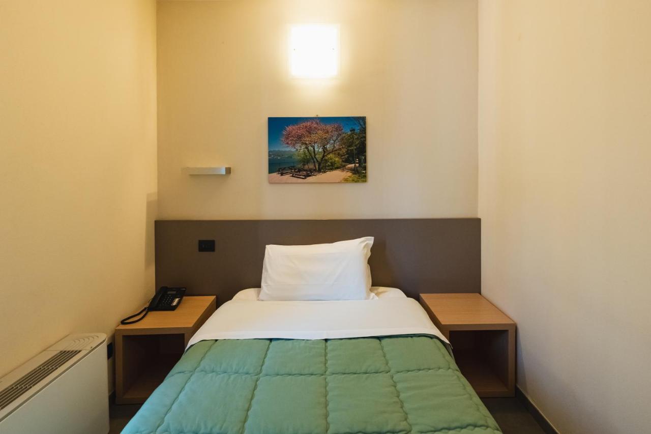 Parini Hotel Bosisio Parini Exteriör bild
