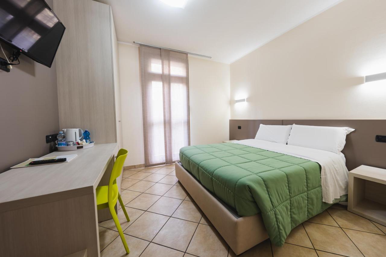 Parini Hotel Bosisio Parini Exteriör bild