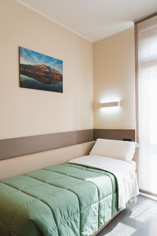Parini Hotel Bosisio Parini Exteriör bild