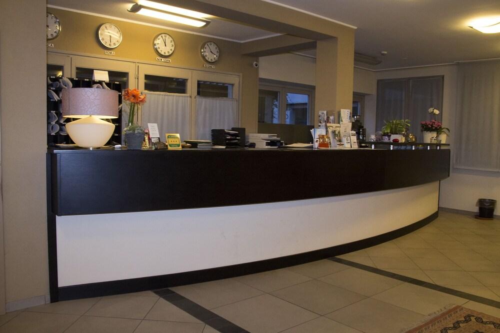 Parini Hotel Bosisio Parini Exteriör bild