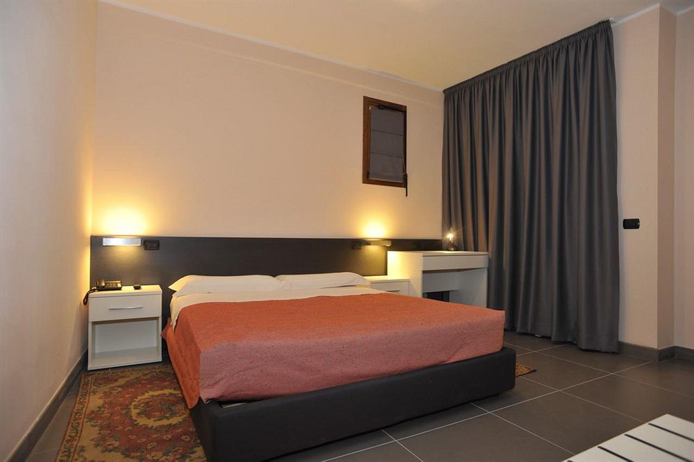 Parini Hotel Bosisio Parini Exteriör bild