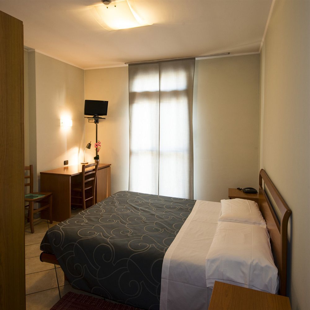 Parini Hotel Bosisio Parini Exteriör bild