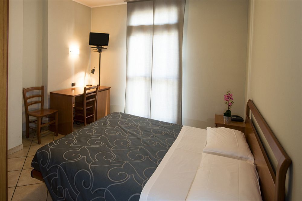 Parini Hotel Bosisio Parini Exteriör bild