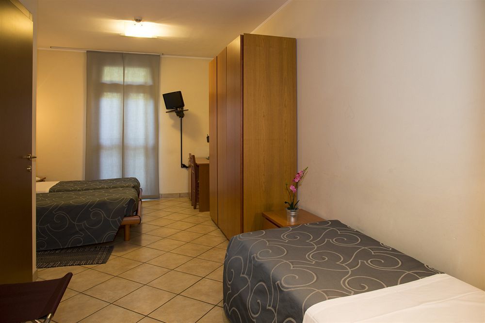 Parini Hotel Bosisio Parini Exteriör bild