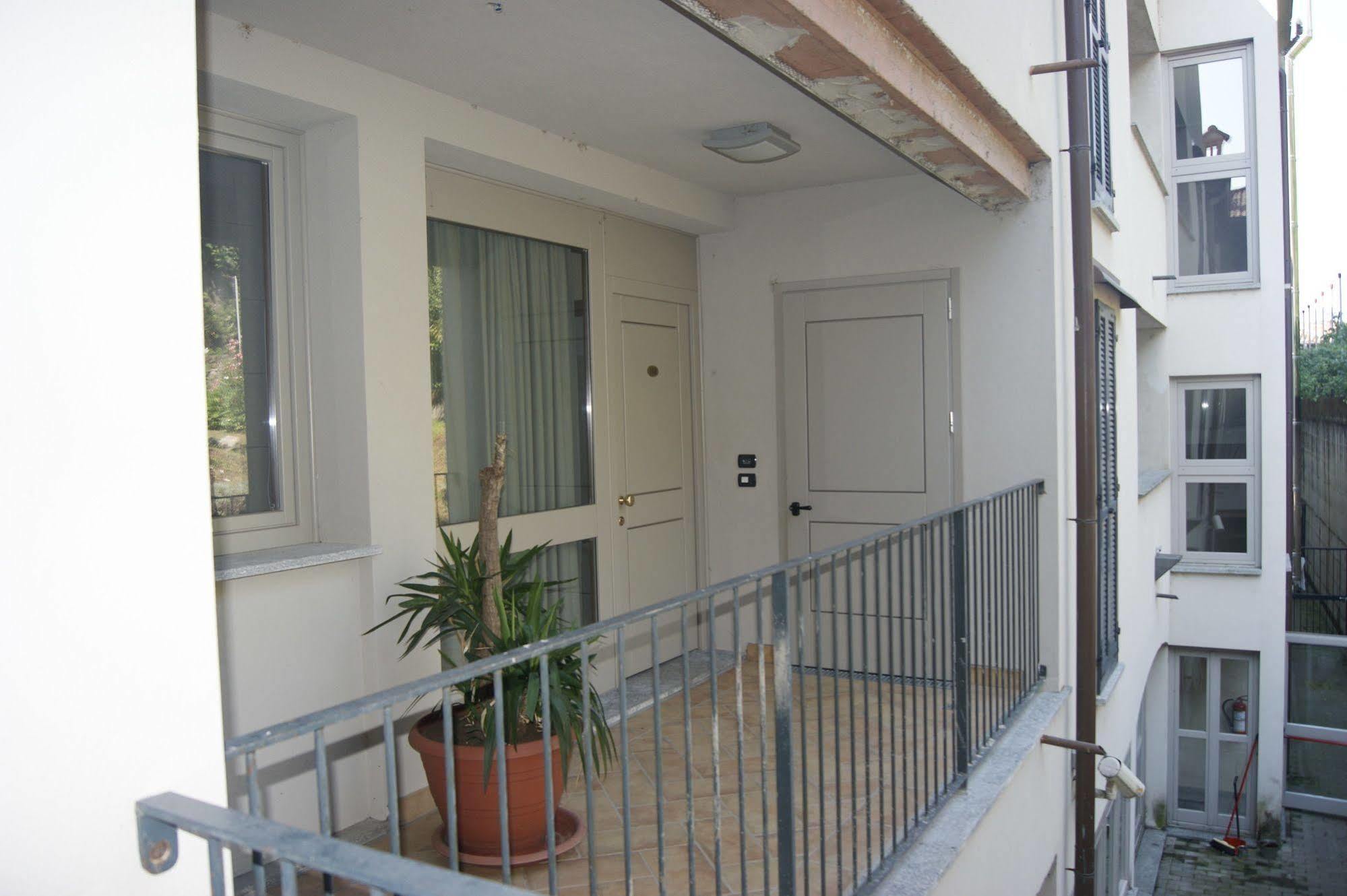 Parini Hotel Bosisio Parini Exteriör bild